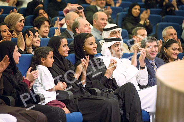 الشيخة موزا تشارك مدارس مؤسسة قطر احتفالاتها باليوم الوطني