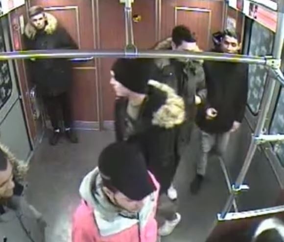 فيديو مؤثر - غضب ألماني بعد إضرام 7 لاجئين النار في متشرد.. شاهدوا ماذا حصل!؟