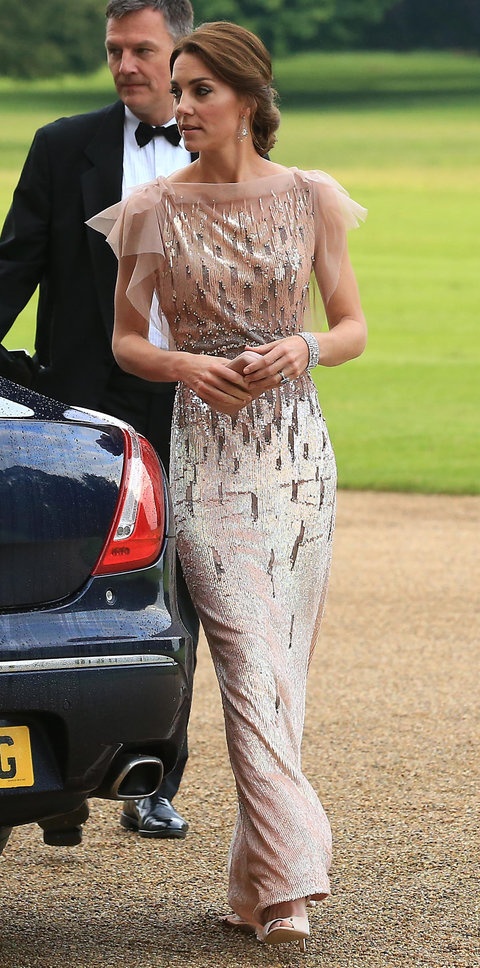 بريق وتألق عكسته كايت بفستان من Jenny Packham