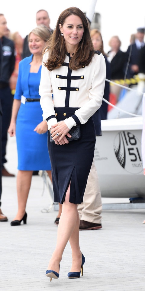 الدوقة بتصميم لـ Alexander McQueen