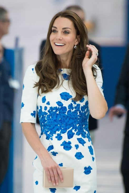 تتألق بفستان مطرز بالورود الزرقاء من LK Bennett dress