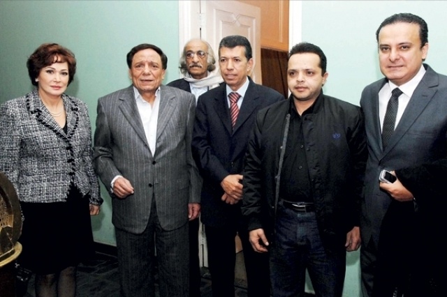 هل أطاح عادل إمام بمحمد هنيدي من منافسات رمضان المقبل؟!