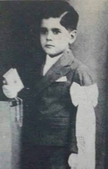 بالصور - خمّنوا هذا الطفل أي نجم عربي وعالمي أصبح!