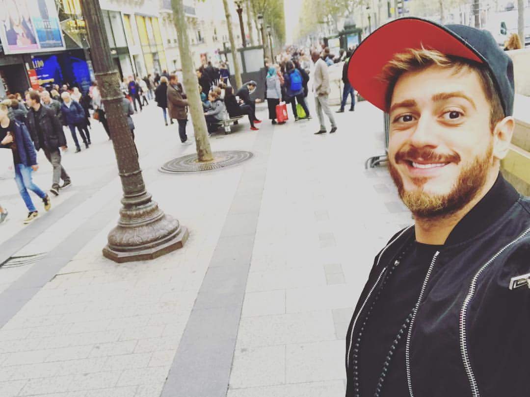 شاهدوا الصورة المسرّبة لوالد سعد لمجرد امام المحكمة... كيف بدا وما التطورات الجديدة؟