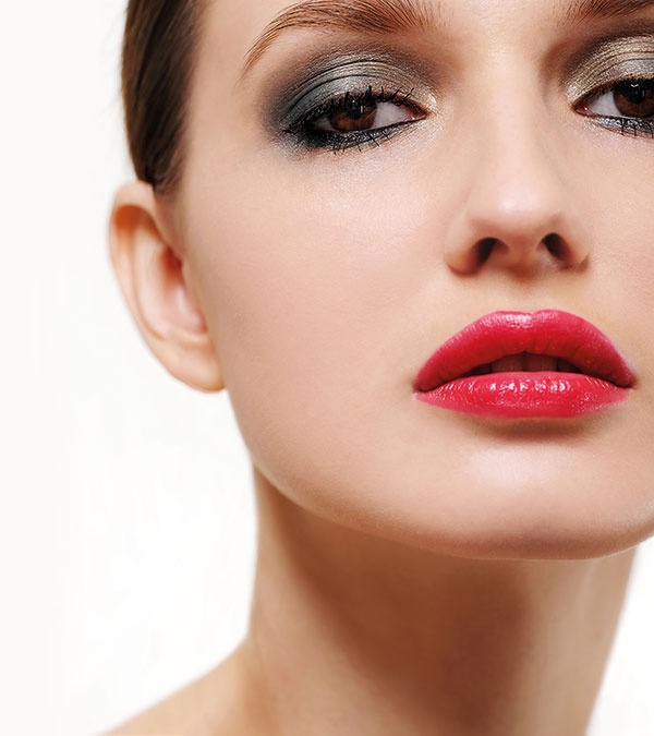 Grey Green Gaze
نظرة رمادية خضراء 