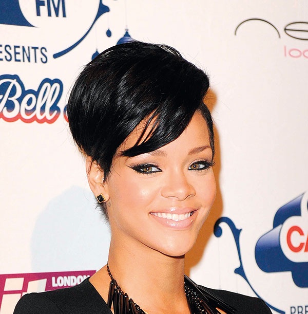 وجه بالشكل الماسي

