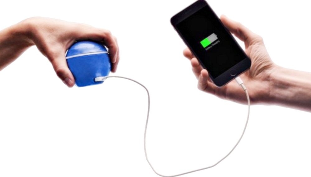 اختراع مذهل يشحن الهاتف بحركة اليد.. اليكم الطريقة