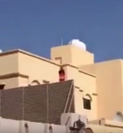 خليجي لمنع خادمة من الانتحار.. شاهدوا ماذا فعل