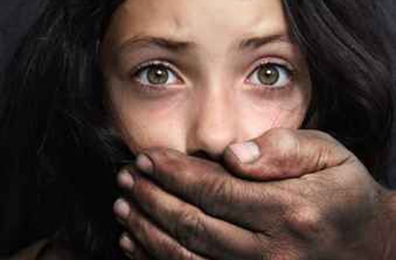 قصة مروّعة تهز مصر - جدّ يتحرش بحفيدتيه بعلم الأب.. اليكم التفاصيل الصادمة!!