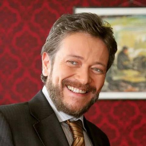 الموت يفجع النجم السوري ليث المفتي