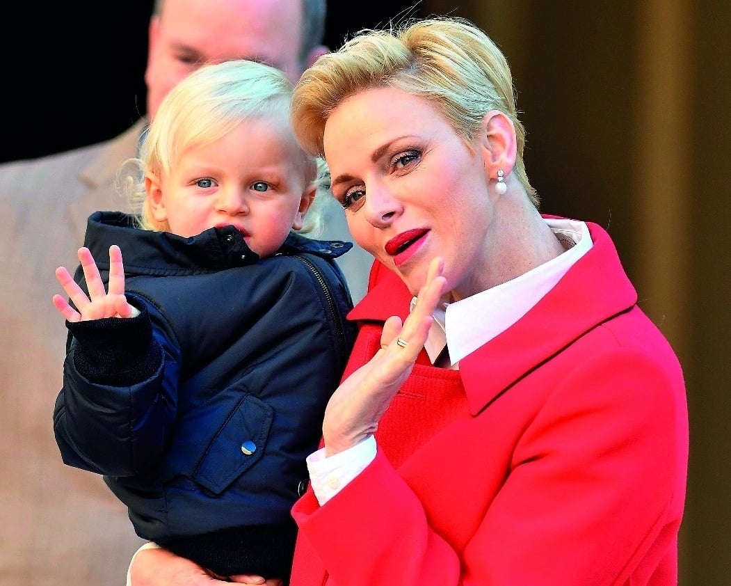 شارلين دو موناكو بشعرها القصير: أميرة حرة وواثقة بنفسها