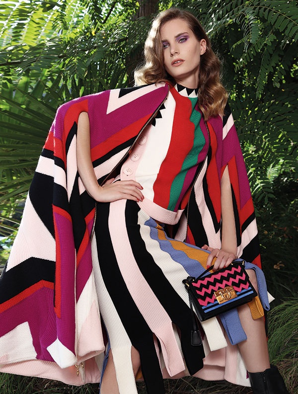 حيوية الخطوط... أهلاً بالفساتين والتنانير ذات النقوش الهندسية