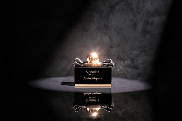 عطر Signorina Misteriosa 
الغامض من Salvatore Ferragamo