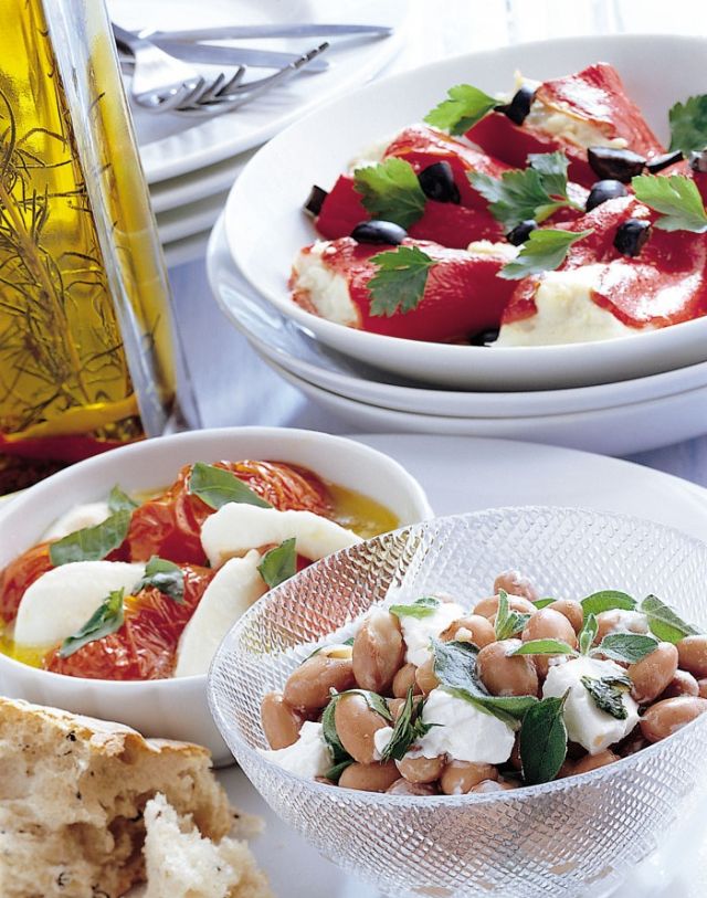 موزاريلا مع البندورة المجففة
سلطة الفول وجبنة الماعز