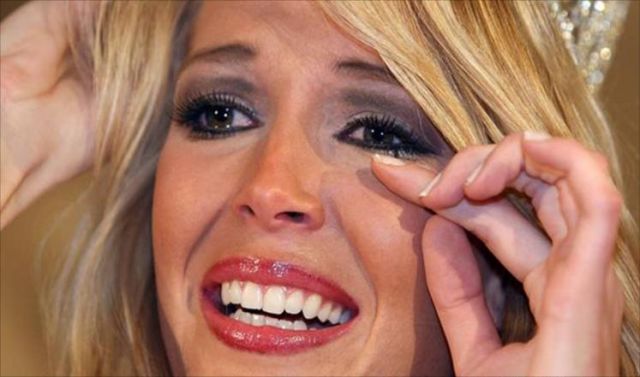 هل تبكين عندما تفرحين.. اليك المعنى الحقيقى لذلك!؟