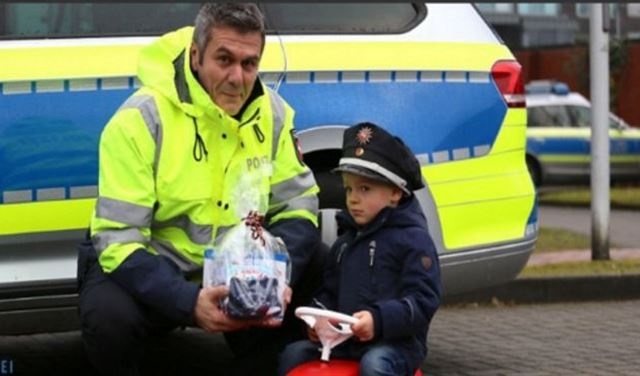 تغريم طفل لركنه سيارته أمام مخفر الشرطة.. والغرامة مذهلة!!