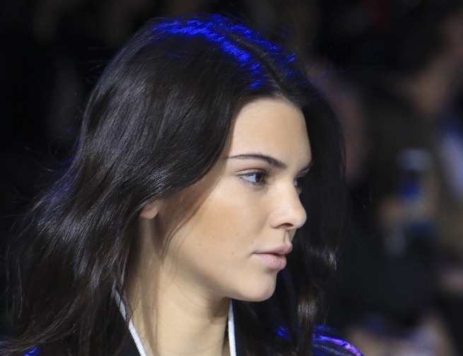 حيلة بسيطة تستخدمها كيندال جينير للحصول على بشرة مشرقة.. جربيها