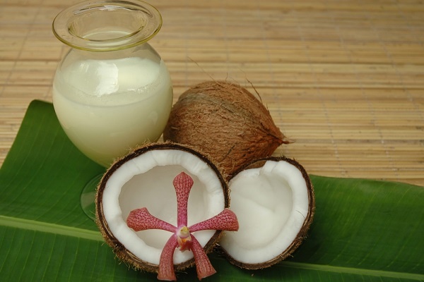 3 نصائح طبيعيّة لإزالة البقع وجفاف البشرة