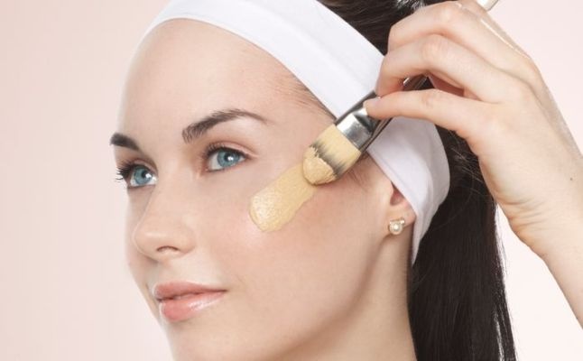 أخطاء خطيرة تجنّبيها عند تطبيق خافي العيوب