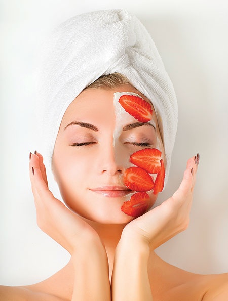 قناع الفراولة لتبييض البشرة واستعادة نضارتها.. جربيه