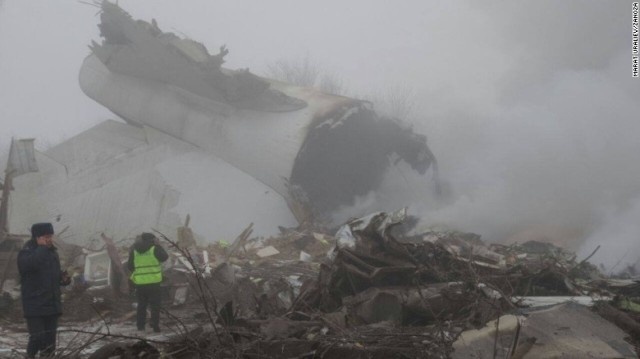 عاجل - فيديو مرعب للحظة تحطم طائرة شحن تركية