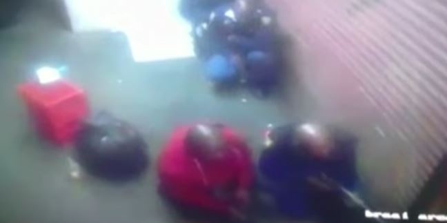 بالفيديو - بعد تغيير الاحداث.. كاميرا المراقبة تكشف حقيقة مقتل ضابط شرطة!!