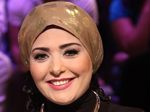 صابرين تبحث عن الداعية زينب الغزالي.. إليكم التفاصيل!