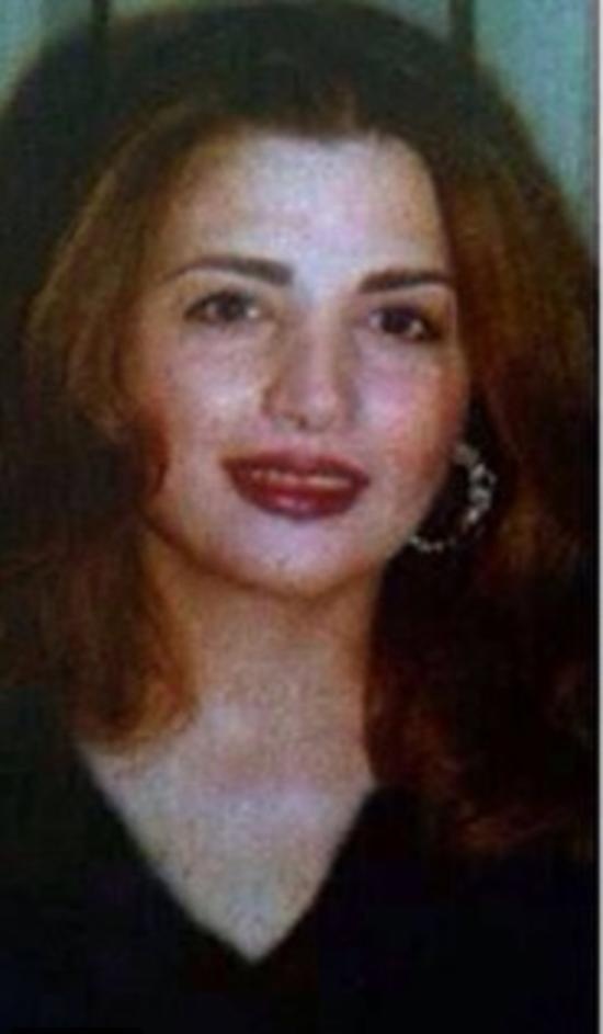 بالصور - خمّنوا مَن صاحبة هذه الصورة.. أصبحت من أجمل الإعلاميات في لبنان!