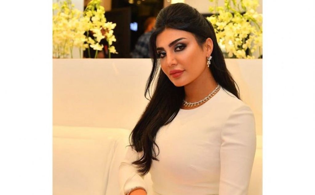 بالصور - شاهدوا أمل العوضي من دون ماكياج.. بعض العلامات أثارت حيرة جمهورها!