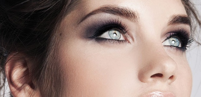 حيل سحرية لتوسيع العيون الصغيرة بالماكياج