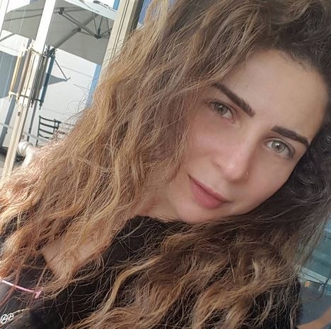 بالفيديو - مي عزالدين تتلقى خاتماً ثميناً من أغلى إنسان.. ما القصة!؟