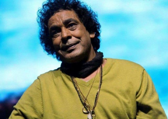 محمد منير يغادر غرفة العمليات هل نجحت الجراحة؟