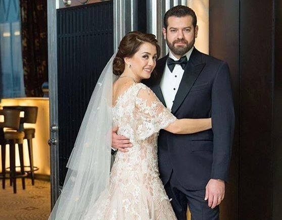 بالصورة- من أول النجوم الذين سافروا لحضور حفلة زفاف كندة علوش وعمرو يوسف؟