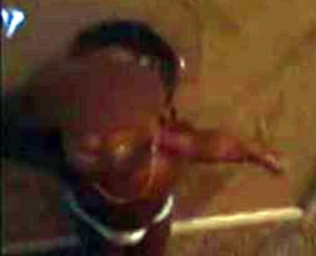 فيديو مروع - أم تعنف طفلها وتوثّق فعلتها على فايسبوك للتسلية!