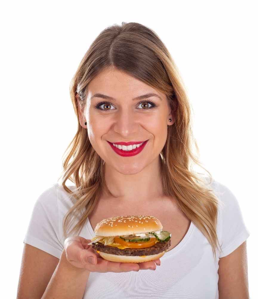 إليك الوقت الذي يمكن ان تتناولي فيه الاطعمة الدسمة من دون مشكلة!