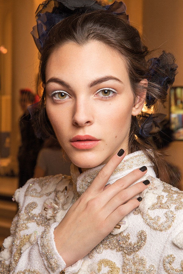 ماكياجك بتوقيع  Chanel Métiers d’Art Paris Cosmopolite 2017/2016