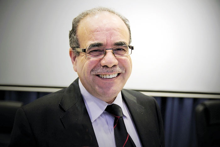 شكري المبخوت بين عالمي السياسة والرياضة