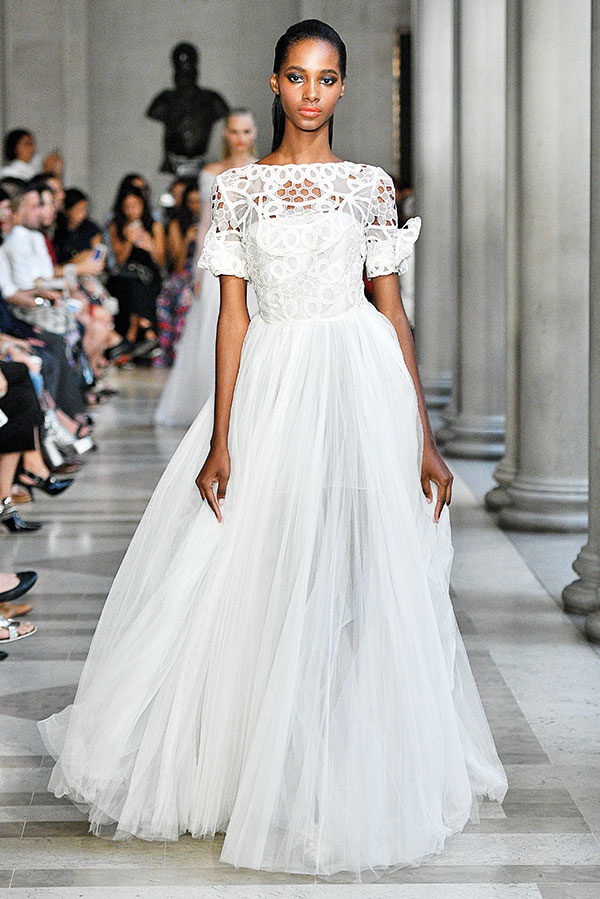 مجموعة ربيع 2017 من Carolina Herrera 
أناقة أكيدة