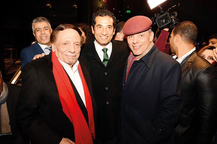 عادل إمام يفاجئ نجوم «مولانا»