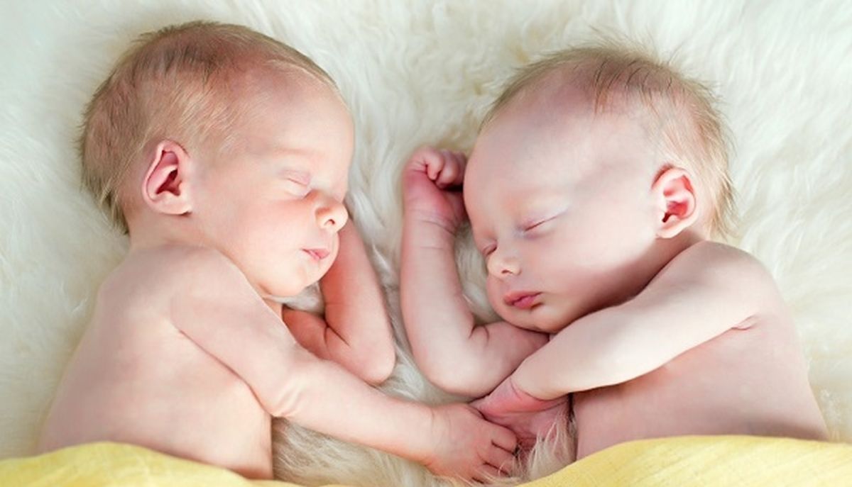 حالة نادرة - ولادة توأم بفارق 42 يوماً.. إليكم القصة الغريبة!