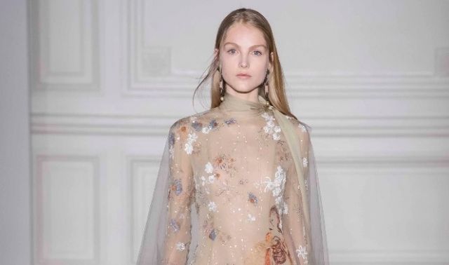 مجموعة Valentino للأزياء الراقية لربيع 2017 ولامرأة أسطورية