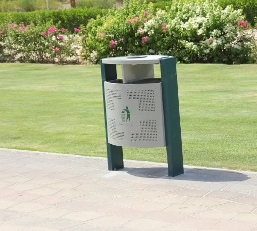 40 ألف شخص يلاحقون عجوزاً بسبب سلّة مهملات!!