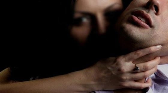 شابة تنتقم من لص بالفياغرا.. ومن ثم إغتصبته