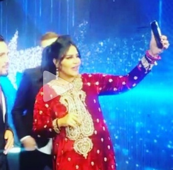 بالفيديو - أحلام  تغنّي باللهجة اليمنية في كواليس Arab Idol