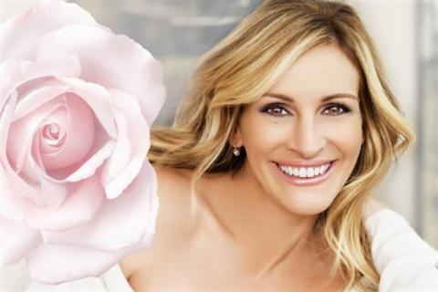 الكشف عن سر إشراق بشرة النجمات طوال الوقت.. الخطوات سهلة وبسيطة