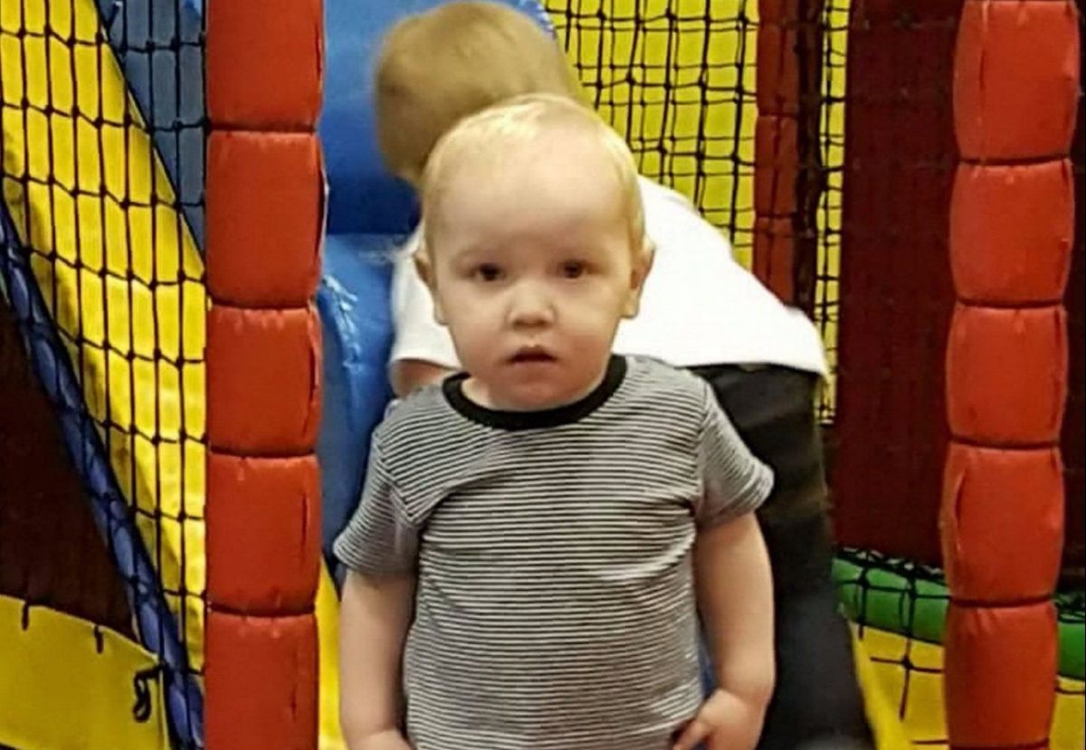 إنقاذ طفل من الموت بعد إطلاق النار عليه.. لهذا السبب الصادم