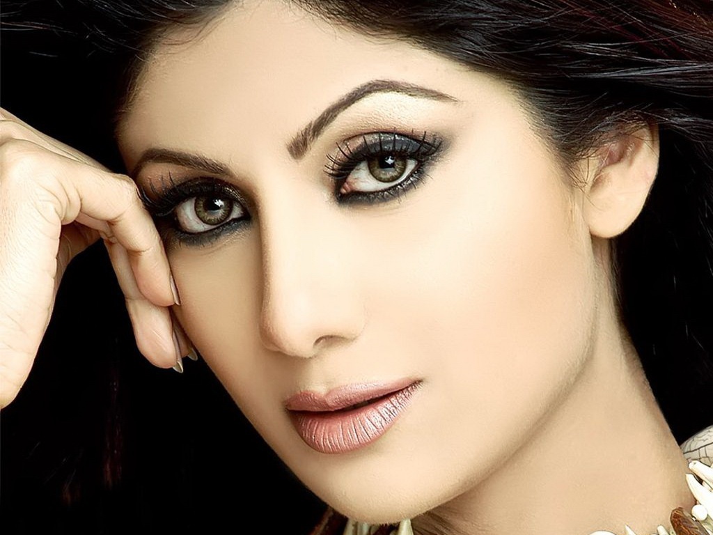 جرّبي هذه الحيلة المدهشة... ويصبح سيلان الكحل مجرّد ذكرى!