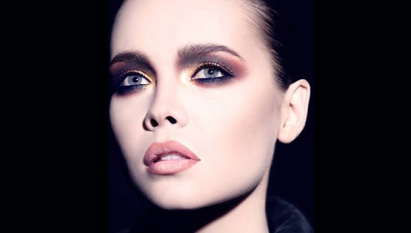 خطوات الماكياج الدخاني الناجح