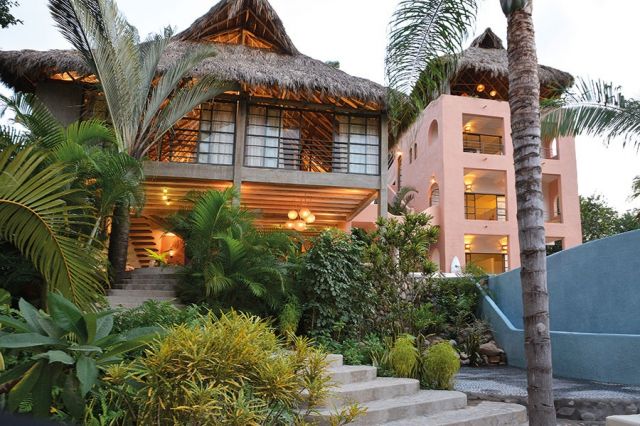 إفي «سايوليتا» الساحرة على الريفييرا المكسيكية: منزل يشبه «الوجبة» الصيفية الطازجة!
