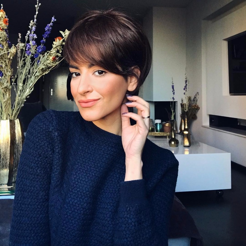 بالفيديو-حيلة مدهشة... شاهدوا كيف أصبح شعرها قصيراً من دون استخدام المقص!